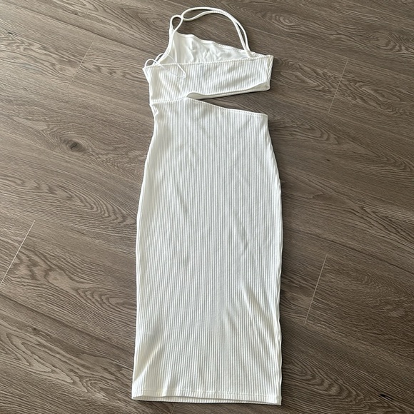 2/10 ❤️ H&M DIVIDED Ribbed White Dress - Picture 3 of 4